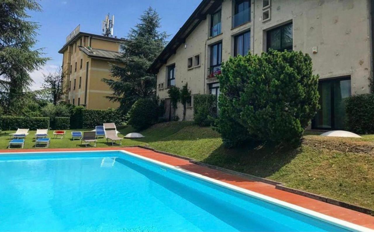 Desenzanoloft Official Partner Marriott Homes & Villas - Swarovski Family Apartment With Pool Desenzano del Garda Exterior photo