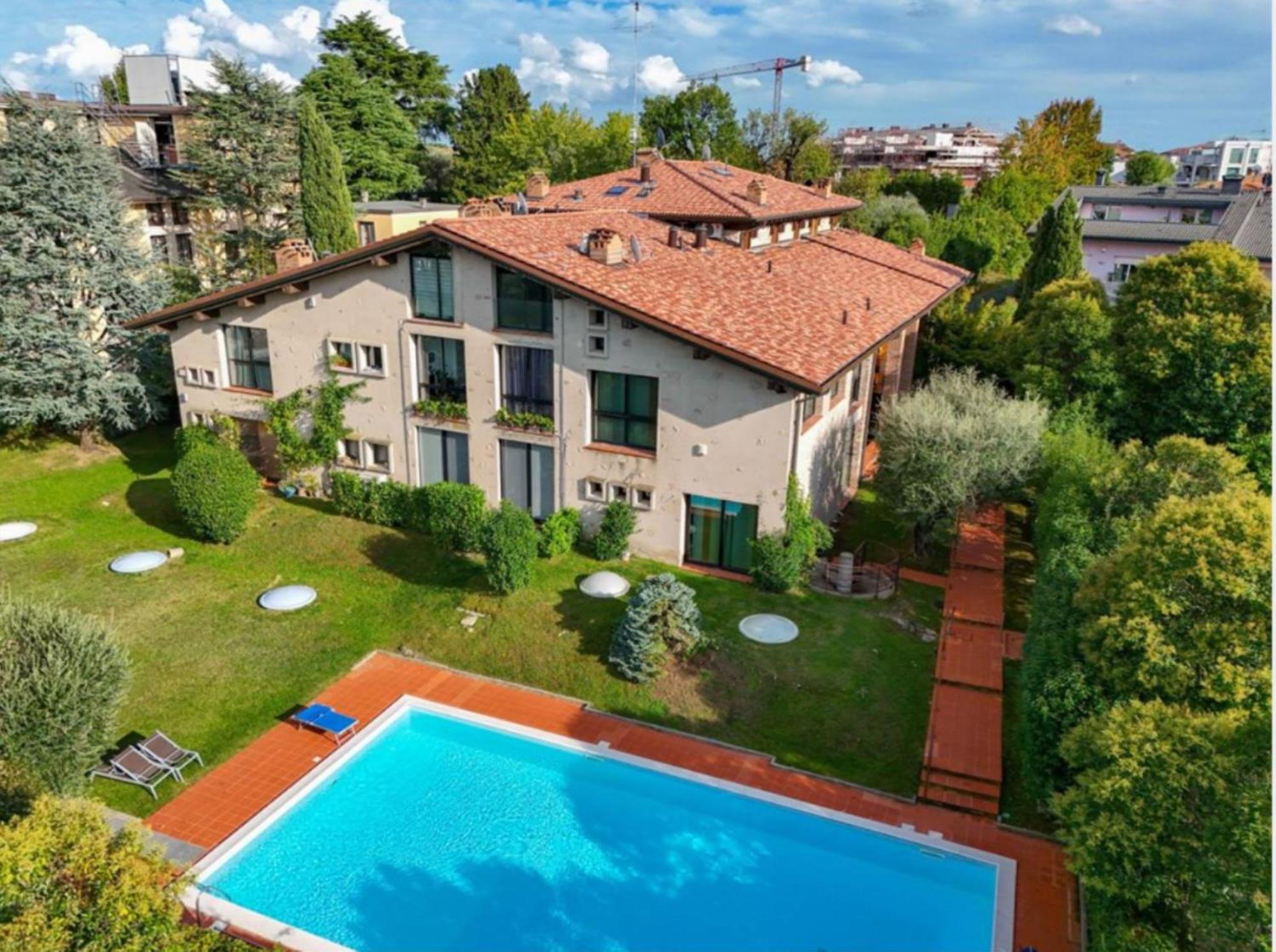 Desenzanoloft Official Partner Marriott Homes & Villas - Swarovski Family Apartment With Pool Desenzano del Garda Exterior photo