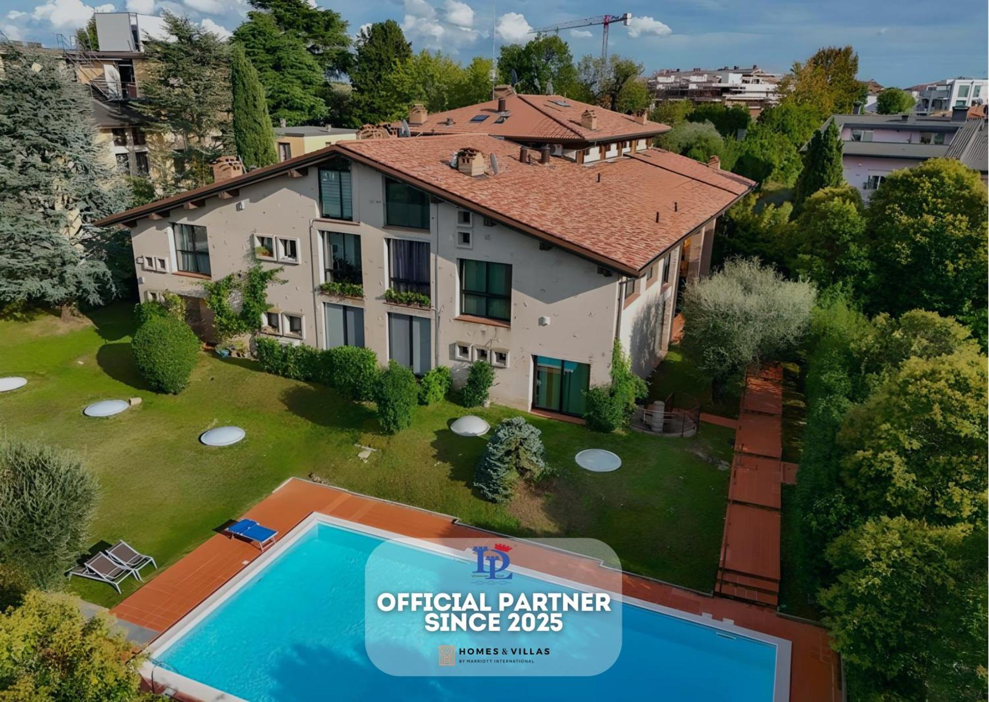Desenzanoloft Official Partner Marriott Homes & Villas - Swarovski Family Apartment With Pool Desenzano del Garda Exterior photo